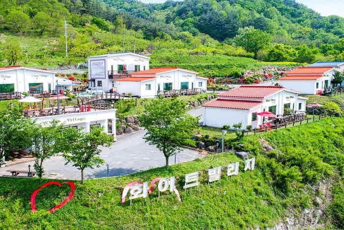 White village / 화이트빌리지