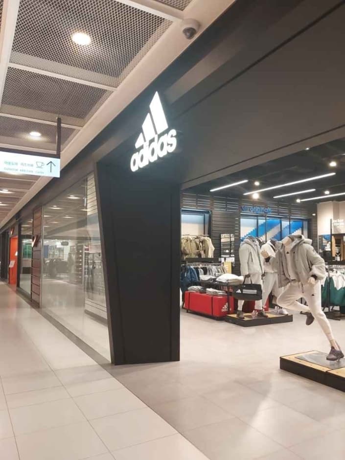 Adidas [Tax Refund Shop] (아디다스)
