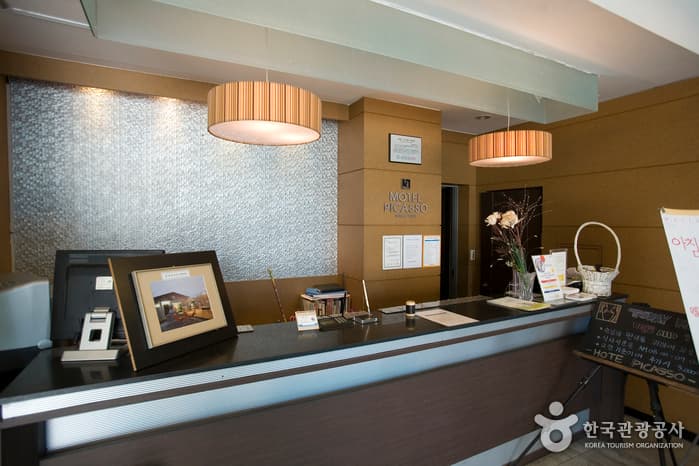 강원도_동해시_피카소모텔_안내데스크