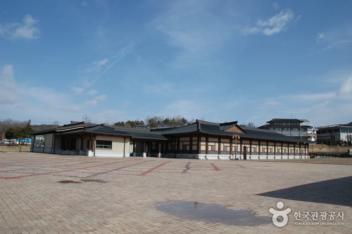 Jeongnimsaji Museum (정림사지박물관)