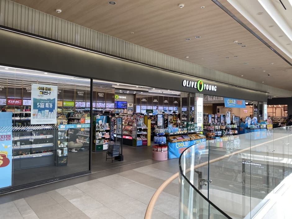 Olive Young - SQUARE1 Branch [Tax Refund Shop] (올리브영 인천스퀘어원)