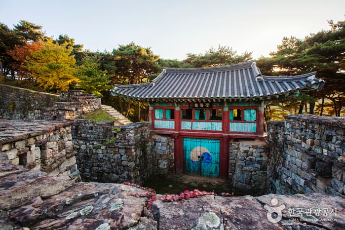 Gochangeupseong Walled Town (고창읍성)