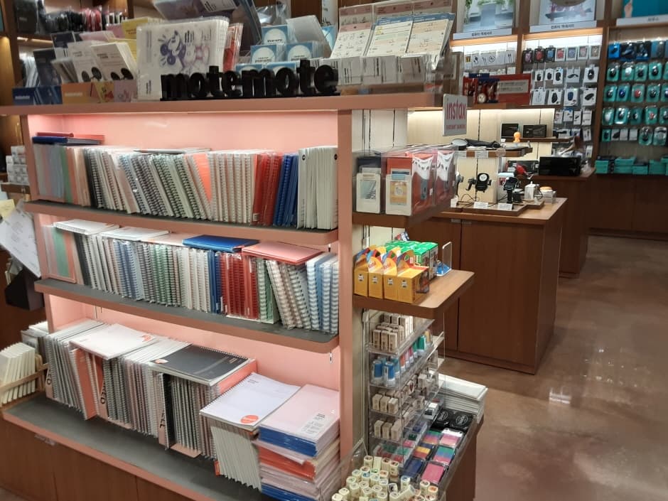 핫트랙스 현대 판교점_2