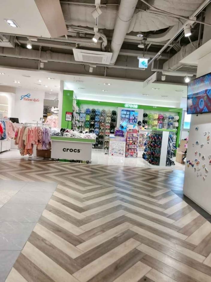 Crocs - NC Singuro Branch [Tax Refund Shop] (크록스 nc신구로)