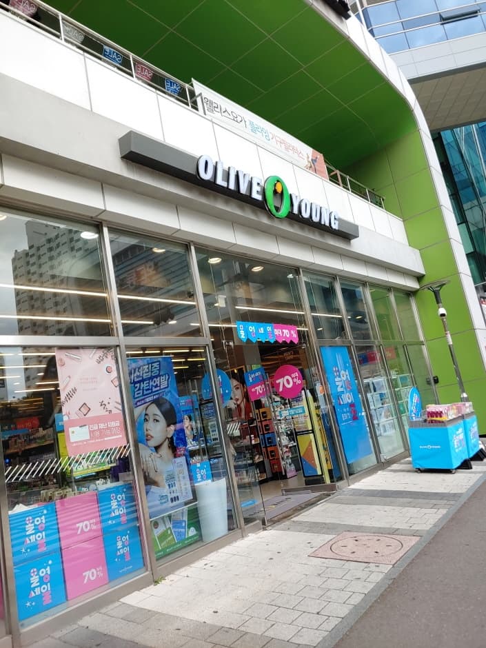 Olive Young - Hoeryong Station Branch [Tax Refund Shop] (올리브영 회룡역)