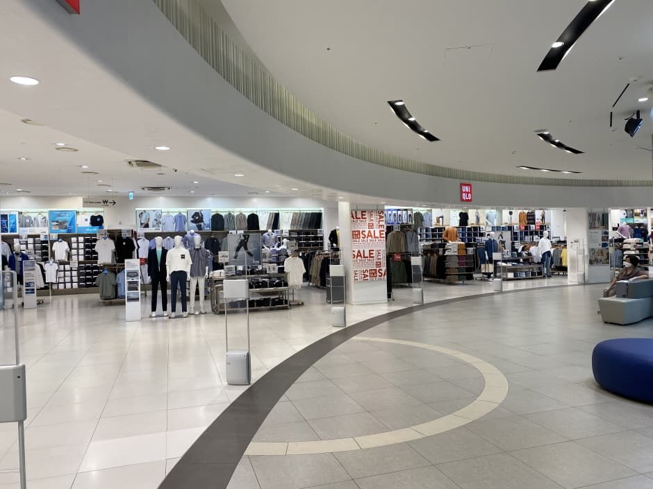 Uniqlo - SQUARE1 Branch [Tax Refund Shop] (유니클로 스퀘어원)