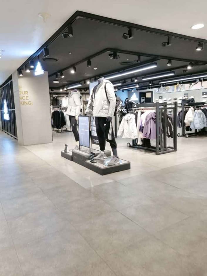 Adidas - Newcore Pyeongchon Branch [Tax Refund Shop] (아디다스 뉴코아 평촌)