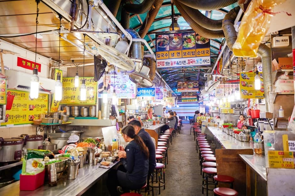 Namdaemun Market Gourmand Alley (Kalguksu Alley) (남대문시장 먹자골목(칼국수 골목))