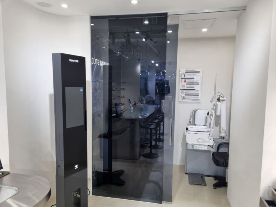 바니스튜디오 안경원 명동점 (6)