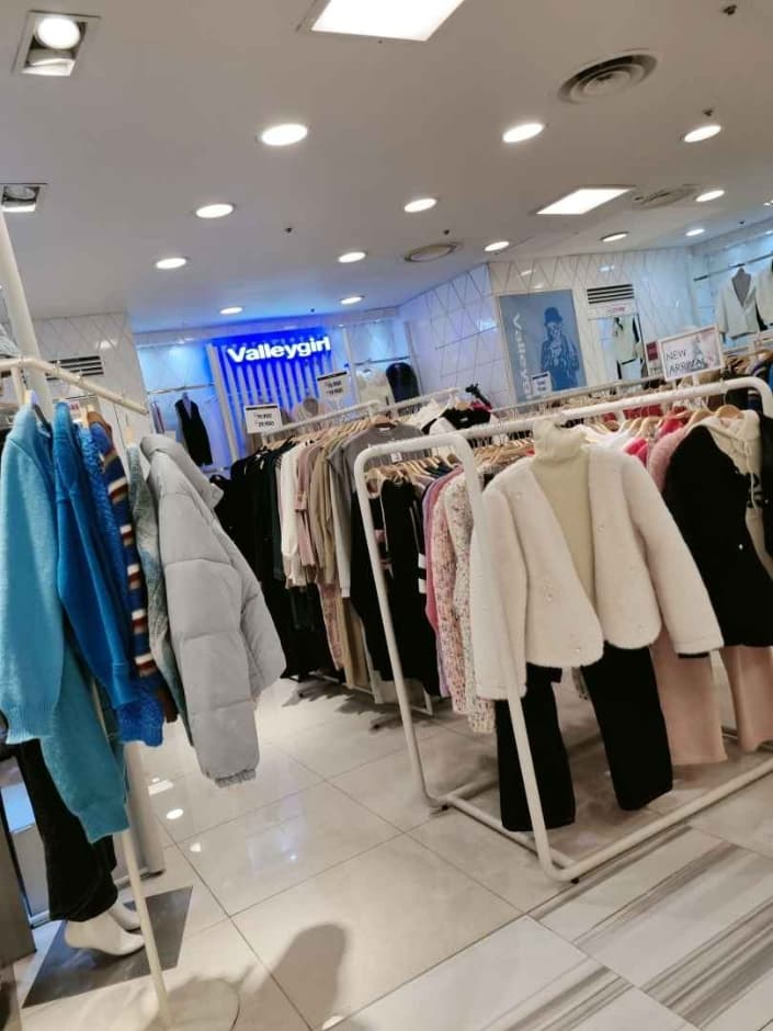 Valleygirl - Newcore Pyeongchon Branch [Tax Refund Shop] (밸리걸 뉴코아 평촌)