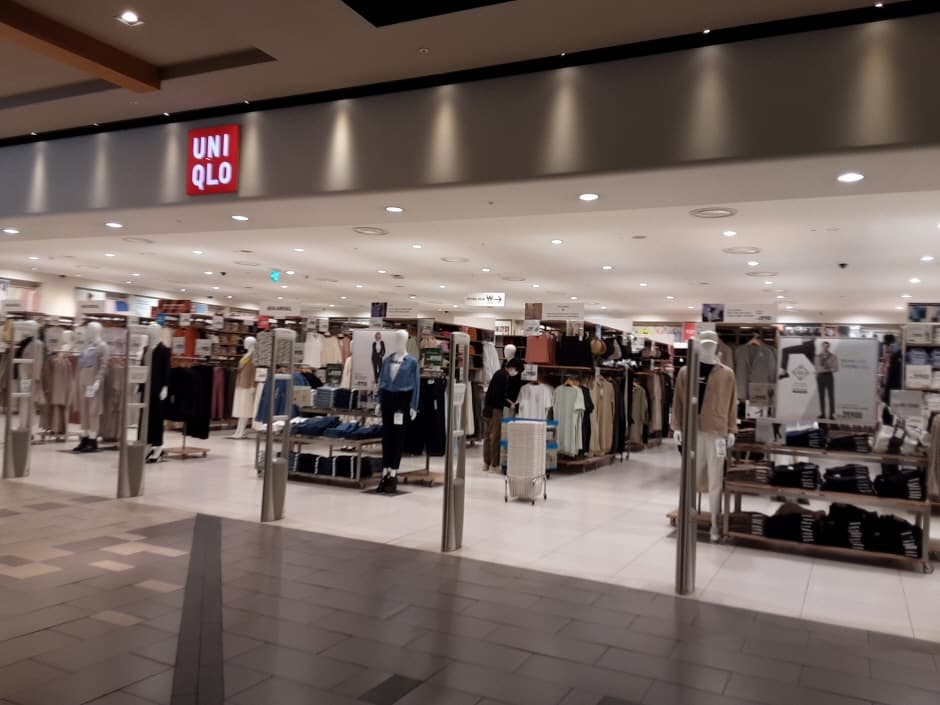 Uniqlo - Shinsegae Style Market Daejeon Branch [Tax Refund Shop] (유니클로 대전스타일마켓)