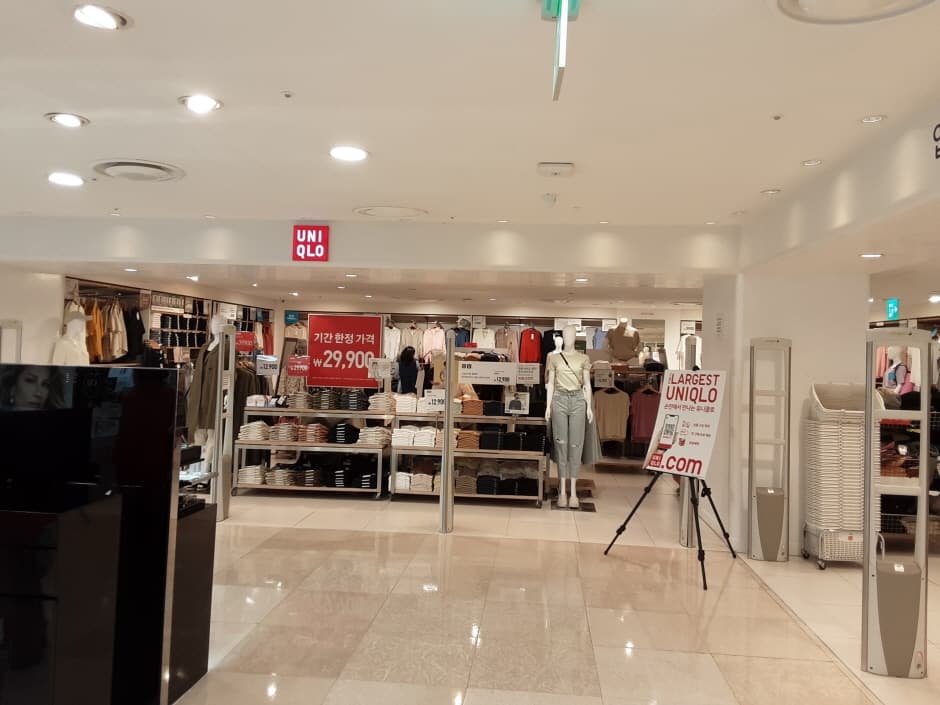 Uniqlo - Lotte Dongnae Branch [Tax Refund Shop] (유니클로 롯데동래)