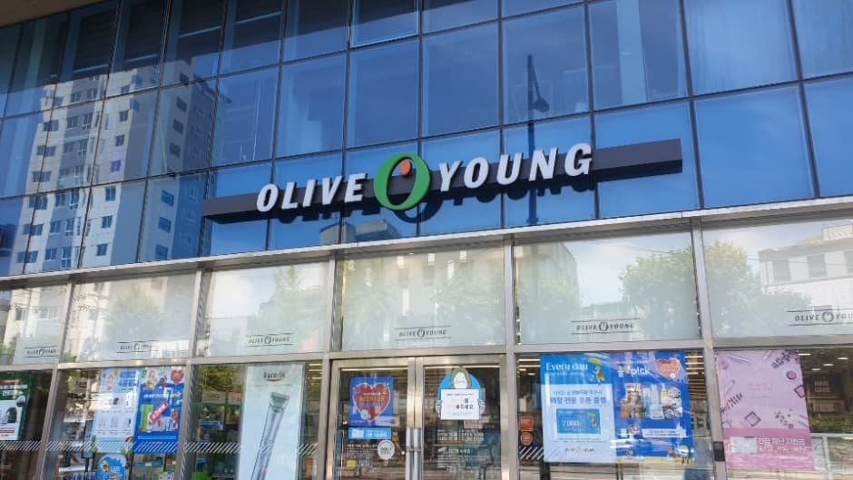 Olive Young - Yongsan Richensia Branch [Tax Refund Shop] (올리브영 용산리첸시아)