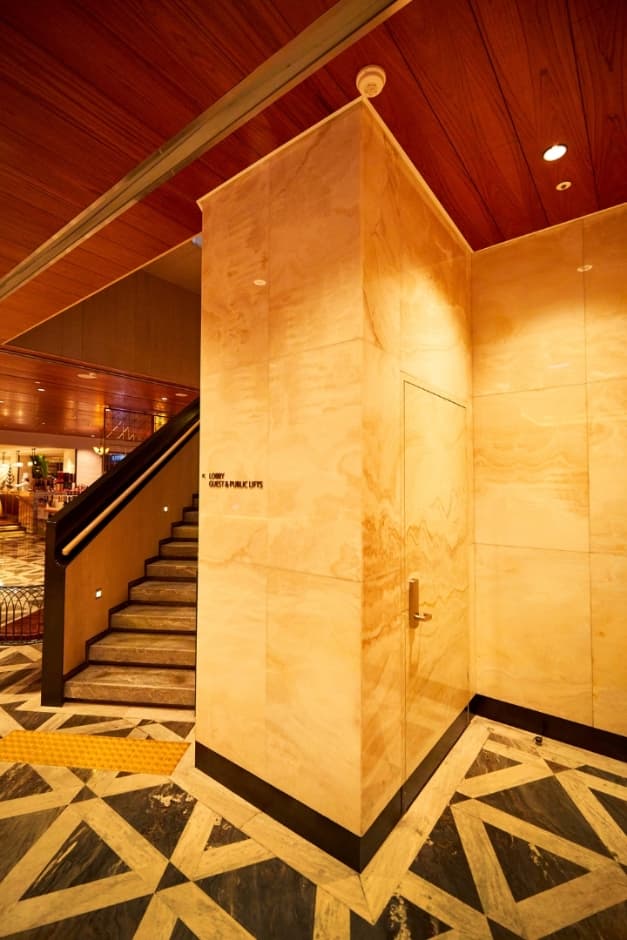 Four Seasons Charles H. (포시즌스호텔서울 찰스.H)