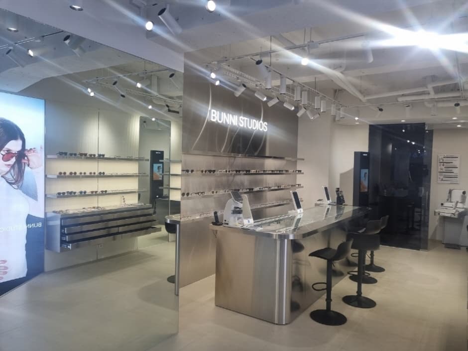 바니스튜디오 안경원 명동점 (3)