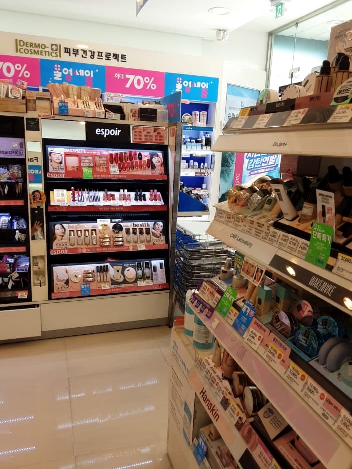 Olive Young - Gangnam Center Branch [Tax Refund Shop] (올리브영 강남중앙)