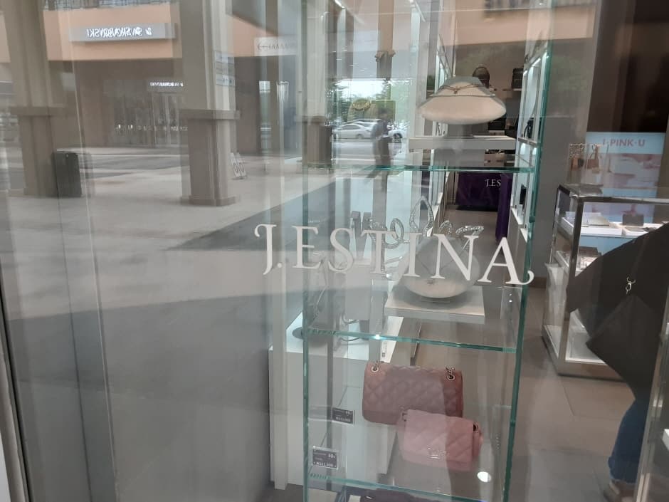 제이에스티나 롯데아울렛 김해점_3