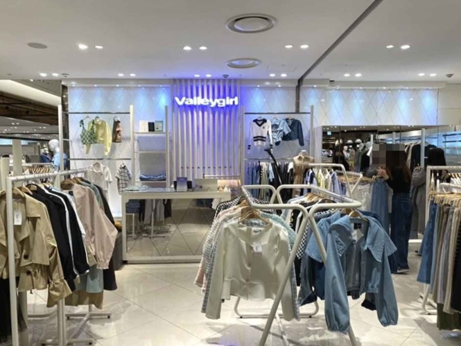 Valleygirl - Savezone Gwangmyeong Branch [Tax Refund Shop] (밸리걸 세이브존 광명점)