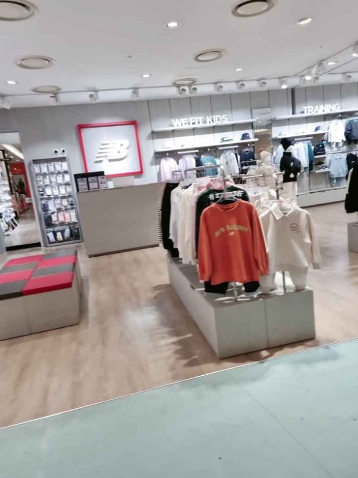 New Balance [Tax Refund Shop] (뉴발란스)