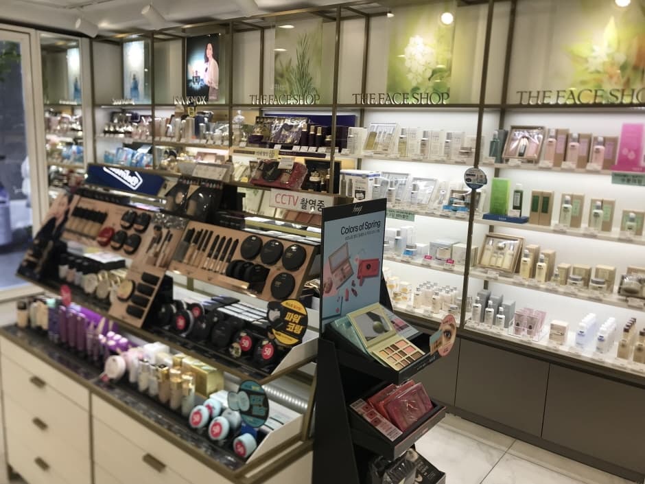 Nature Collection - Sinchon Branch [Tax Refund Shop] (네이처컬렉션 신촌)