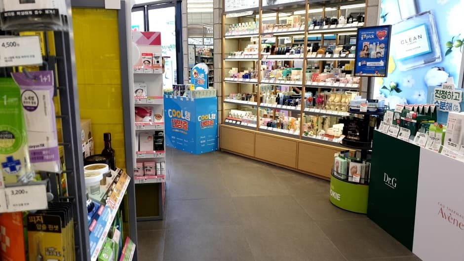 Olive Young - Daegu Daehyeon Branch [Tax Refund Shop] (올리브영 대구대현)