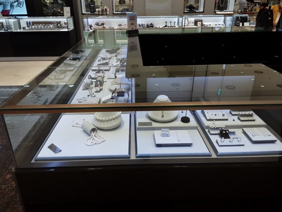 Golden Dew - Lotte Dongnae Branch [Tax Refund Shop] (골든듀 롯데동래)