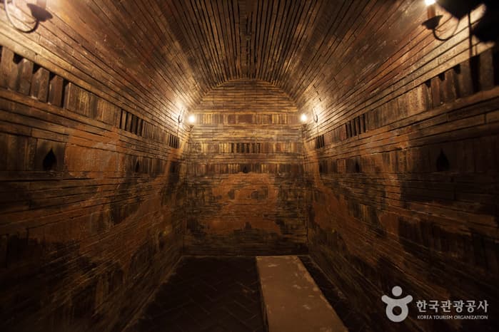 공주 송산리 고분군 모형관