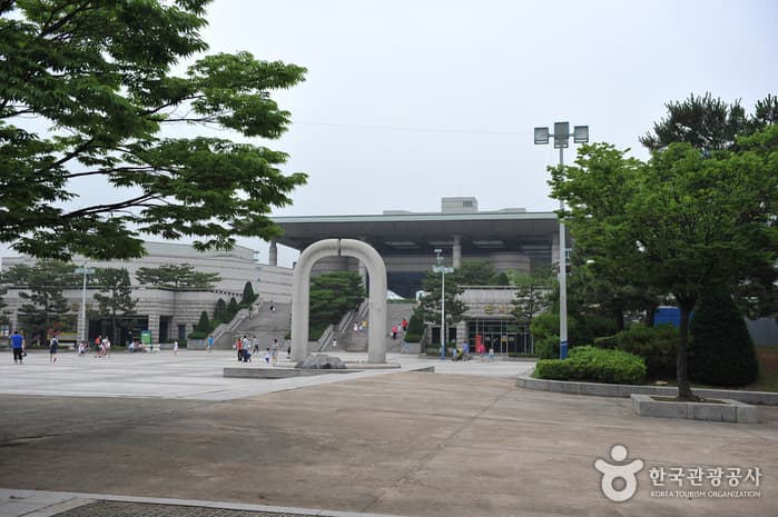 Incheon Culture and Arts Center (인천문화예술회관)