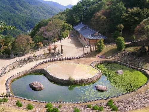 삼성궁_01_연못과 솟대