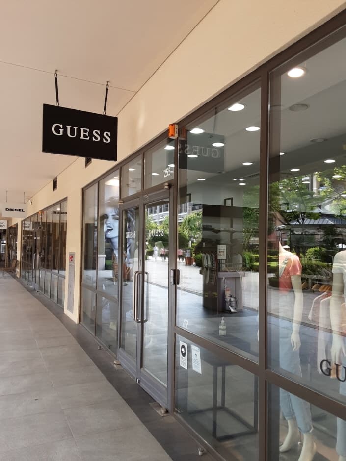 Dressing Guess - Shinsegae Paju Branch [Tax Refund Shop] (드레싱 게스 신세계파주)