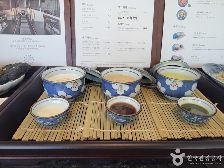소설원 서가 (16)