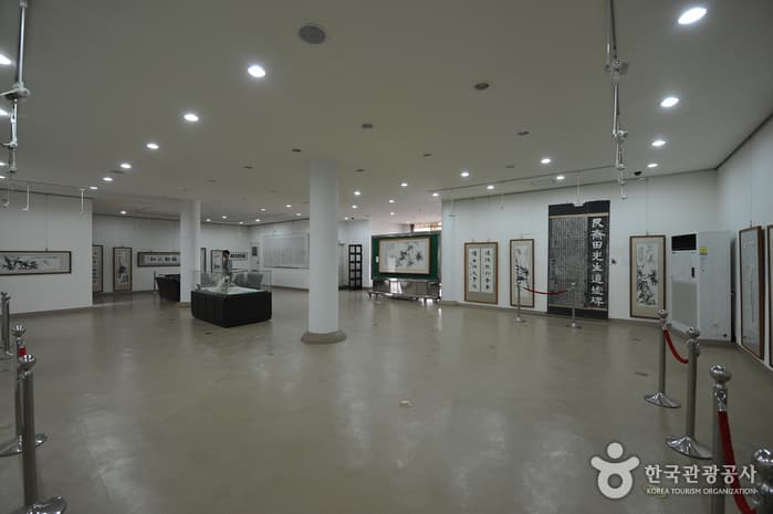 전주시 강암서예관