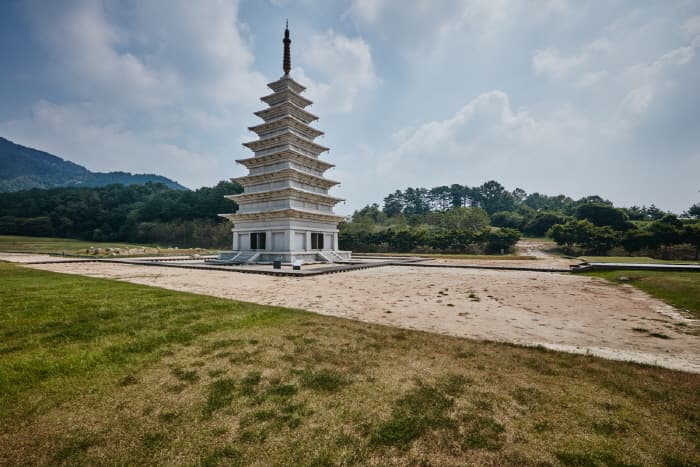 Mireuksa Temple Site [UNESCO World Heritage] (익산 미륵사지 [유네스코 세계문화유산])