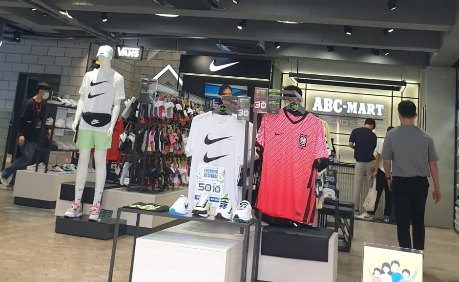 ABC-Mart - Hongik Univ. Station Branch [Tax Refund Shop] (ABC마트 GS홍대역점)