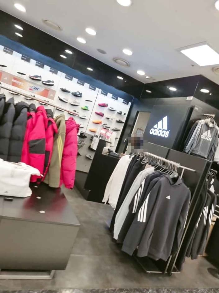 Adidas - Newcore Sanbon Branch [Tax Refund Shop] (아디다스 뉴코아 산본점)