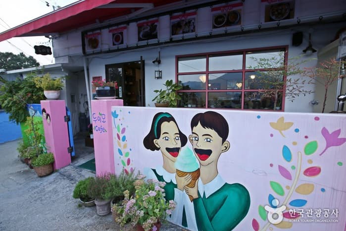 가을여행주간_전주의 밤은 음악이, 진안의 밤은 홍삼향이 가득하네_전주 자만벽화마을05