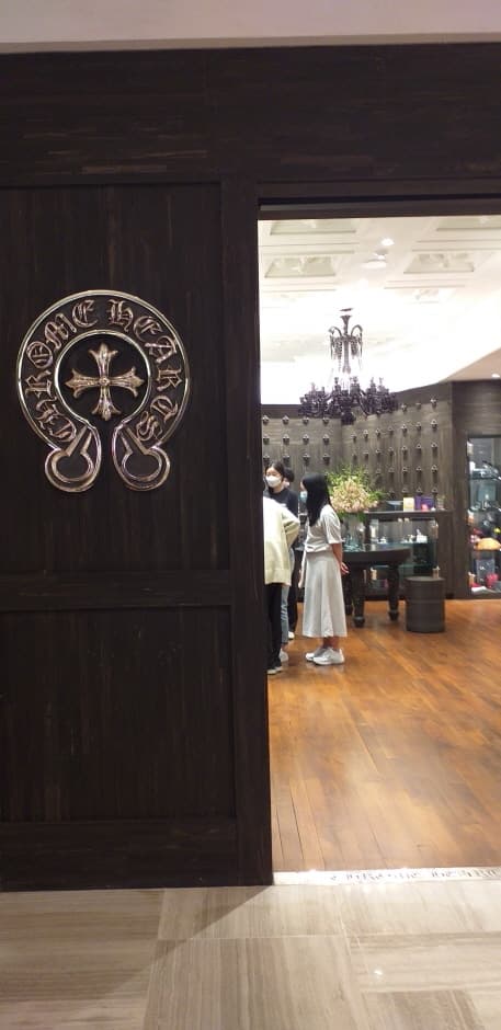 SI Chrome Hearts - Shinsegae Gangnam Branch [Tax Refund Shop] (SI 크롬하츠 신세계강남)