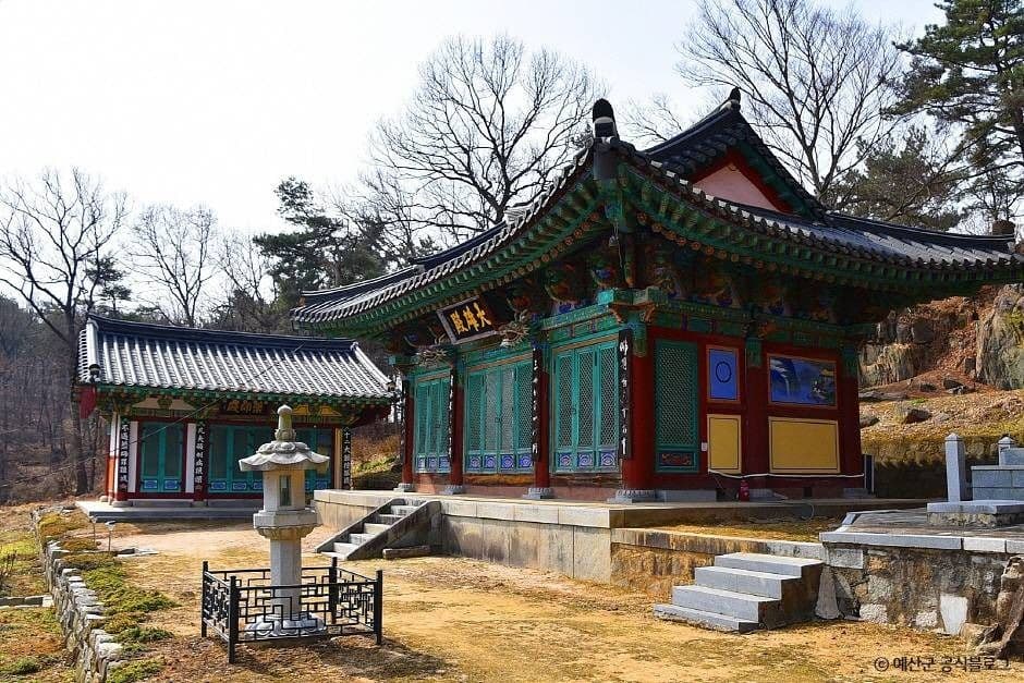 Yesan Hwaamsa Temple (화암사 (예산)