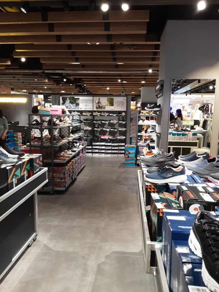 스케쳐스 현대동대문_3