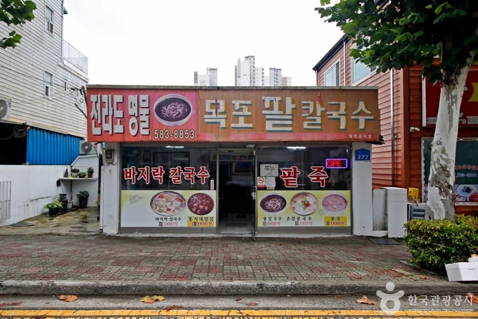 Mokpo Patkalguksu (목포팥칼국수)