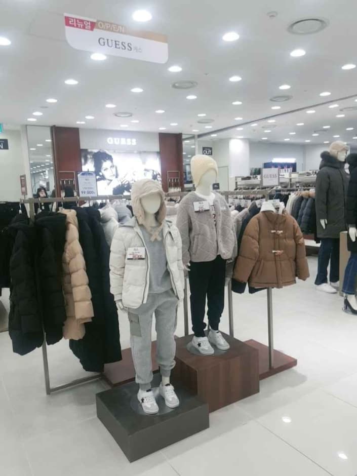 Guess - MODA Outlet Incheon Branch [Tax Refund Shop]  (게스 모다아울렛 인천점)