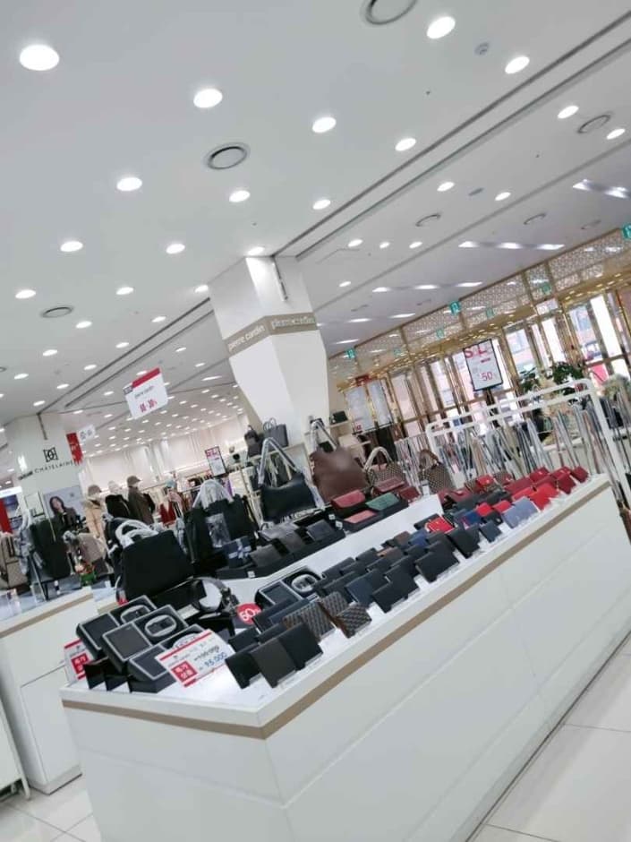Pierre Cardin - MODA Outlet Guri Namyangju Branch [Tax Refund Shop] (피에르가르뎅핸드백 모더아울렛구리남양주점)