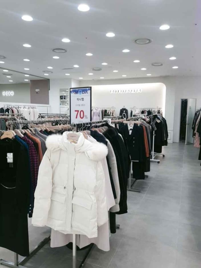 MINIMUM  - MODA Outlet Incheon Branch [Tax Refund Shop]  (미니멈 모다아울렛 인천점)