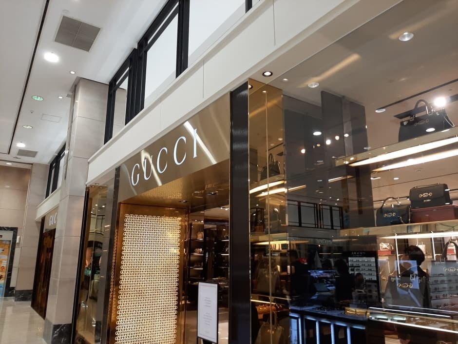 Gucci - Shinsegae Gangnam Branch [Tax Refund Shop] (구찌 신세계 강남점)