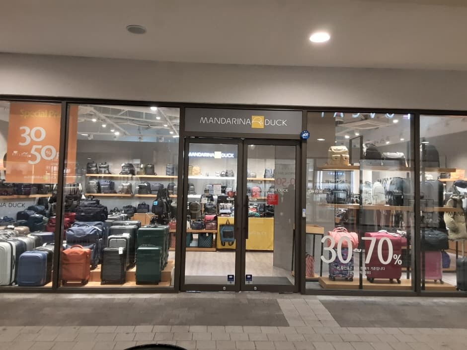 Mandarina Duck - Lotte Dongbusan Branch [Tax Refund Shop] (만다리나덕 롯데동부산)