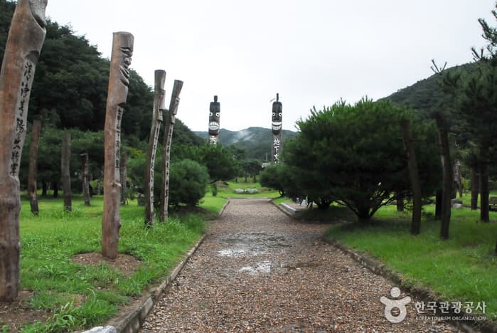 Chilgapsan Jangseung Park (칠갑산 장승공원)