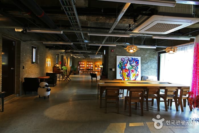 대구_중구_폐허에서 예술 공간으로 리노베이션, 대구예술발전소와 수창청춘맨숀_09
