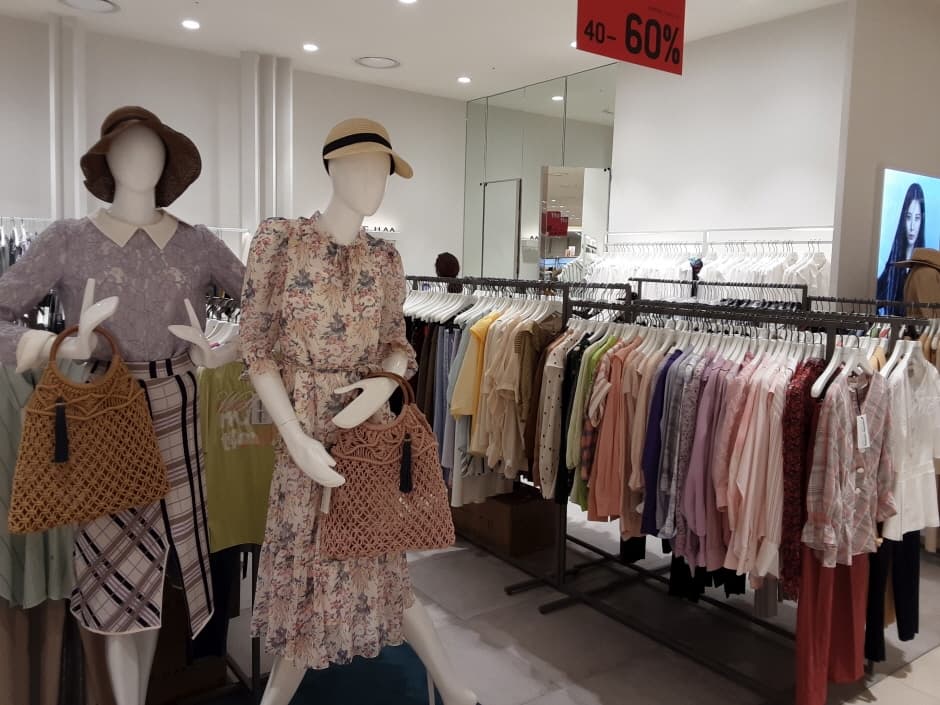 It Michaa - Hyundai Outlets Daegu Branch [Tax Refund Shop] (잇미샤 현대아울렛대구)