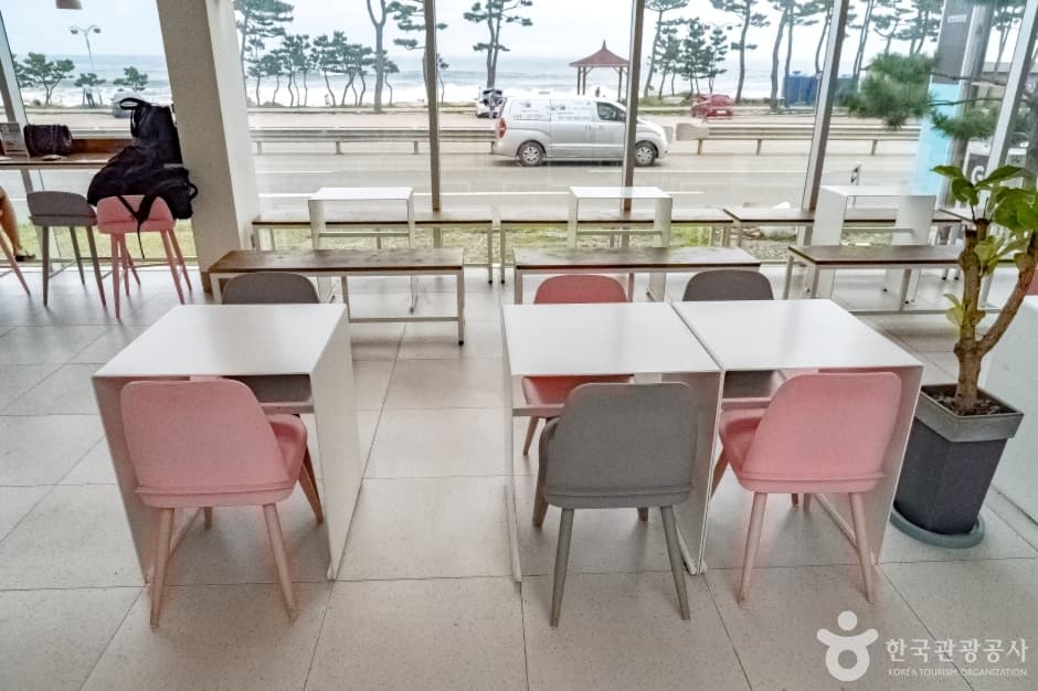 어느멋진날카페11_바다가보인다