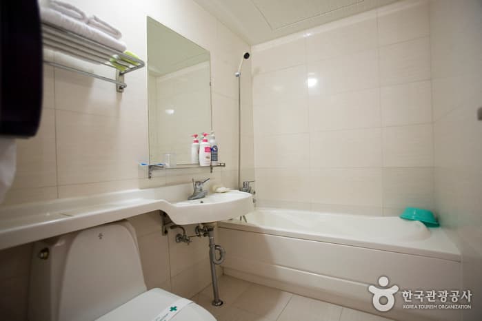 제주도_제주시_늘송파크텔_일반실더블_욕실